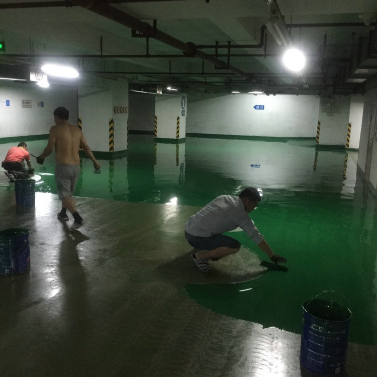 炎炎夏日，環(huán)氧地坪施工工人也“凌晨3點(diǎn)不回家”