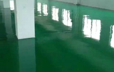 環(huán)氧自流平地坪漆完工后要如何判斷施工質(zhì)量？