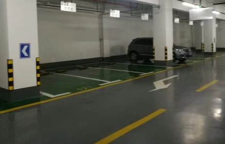 環(huán)氧地坪漆的面漆施工后會不會自然流平？
